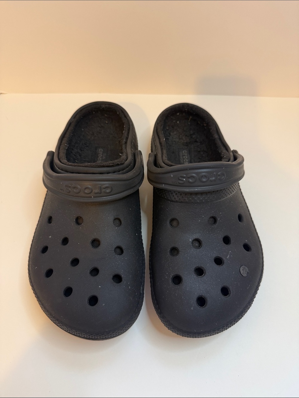 Crocs Classic Black Fleece Lined Clogs Unisex Men’s 8 Women’s 10 Cozy Comfort